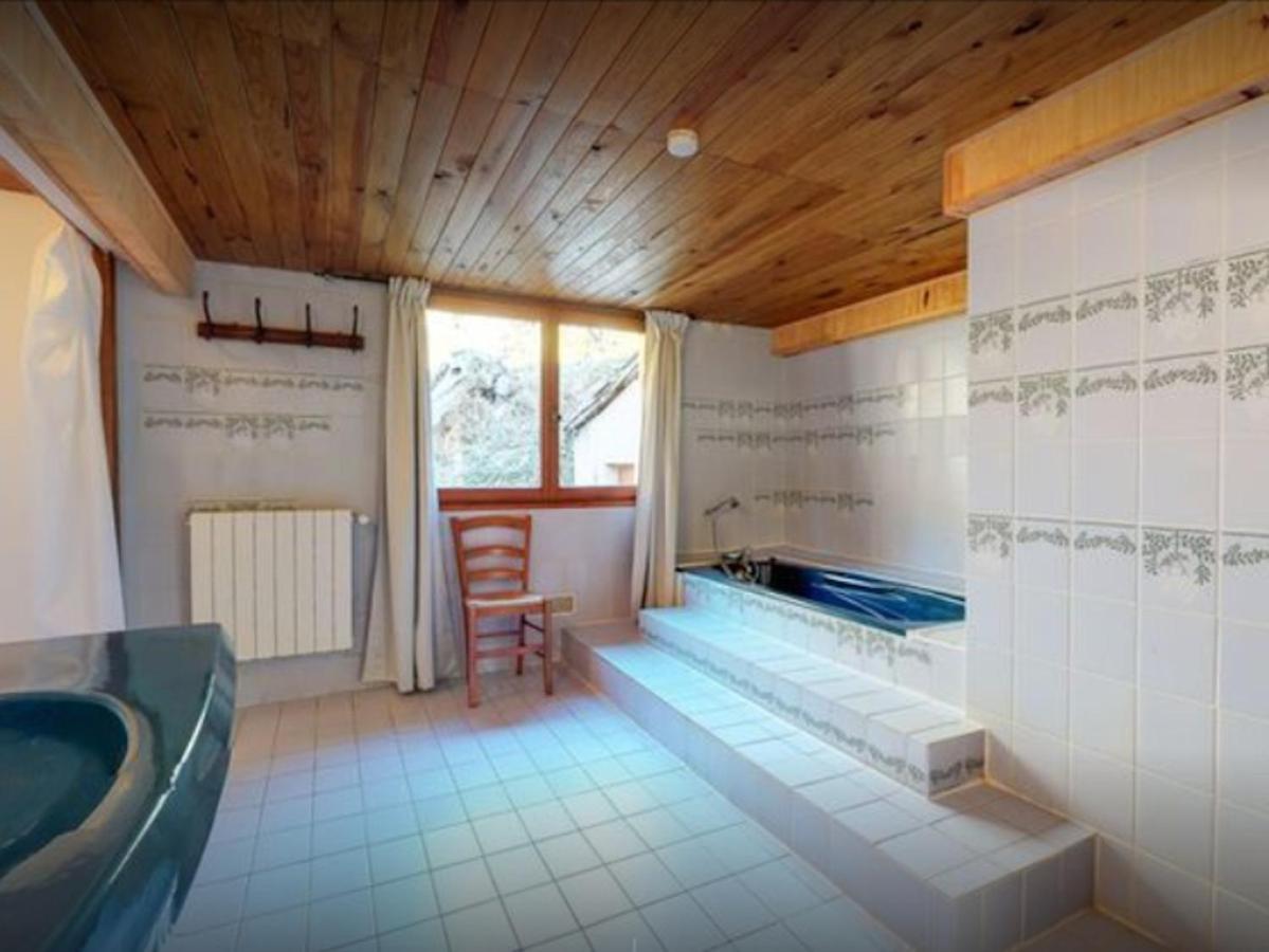 Spacieuse A Avec Piscine Et Ax-les-Thermes